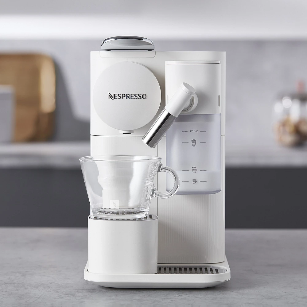 Nespresso Lattissima One Espresso Machine By De'Longhi