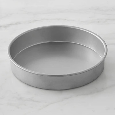 Williams Sonoma Traditionaltouch™ Round Cake Pan