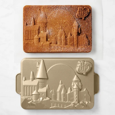 HARRY POTTER™ Hogwarts Cast Aluminum Nonstick Cake Pan, 13" x 9"