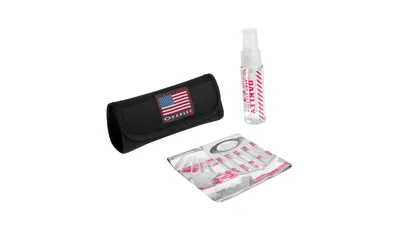 Oakley Men's Usa Flag Lens Cleaning Kit