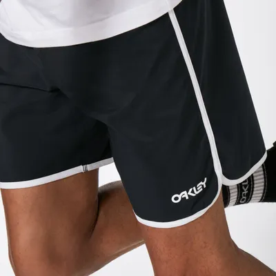 Oakley Men's Solid Crest 19 Boardshort Size: