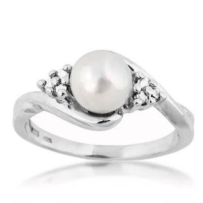 Ladies' Single White Pearl Fashion Ring with .09 ct. tw. Triple Diamond Accents 10K Gold