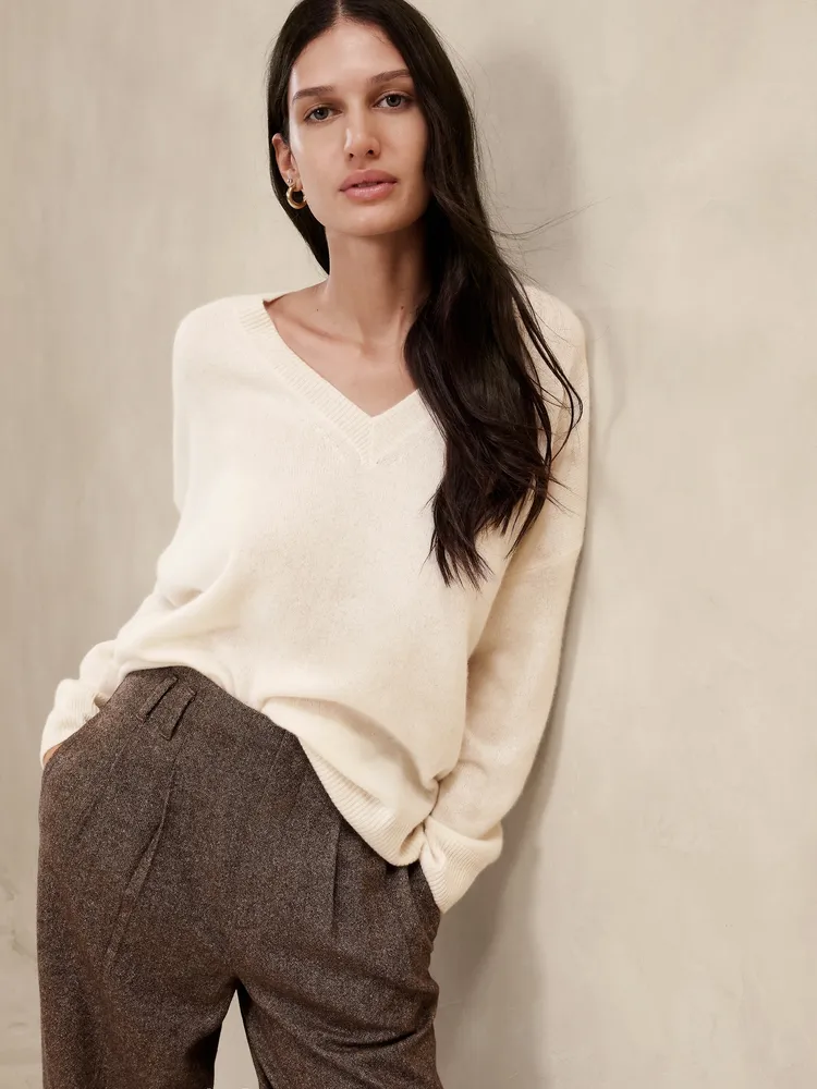 Caro Lightweight Cashmere V-Neck Sweater