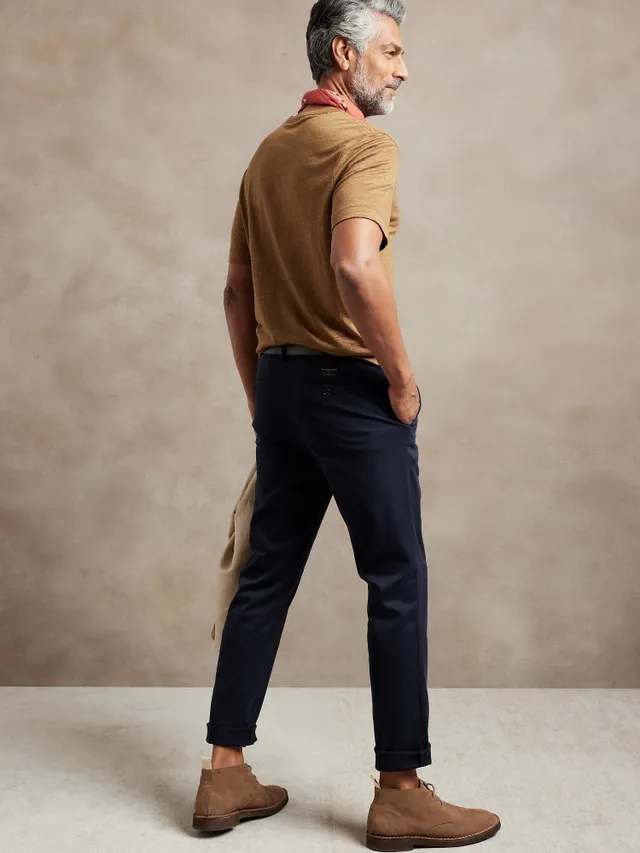 Banana republic rapid movement chino launch hi-res stock photography and  images - Alamy