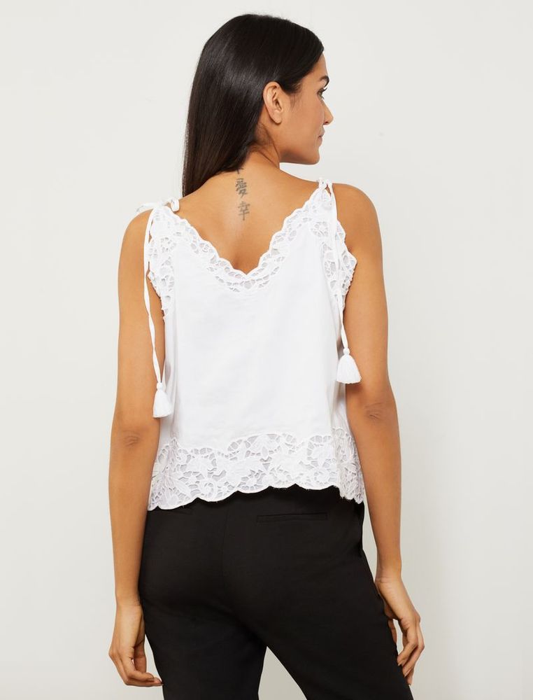 Blusa escote en V de encaje