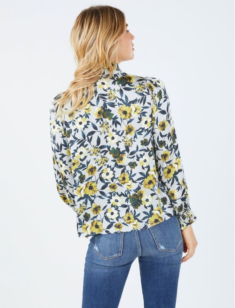 Blusa Satinada Con Corbatín y Estampado Floral