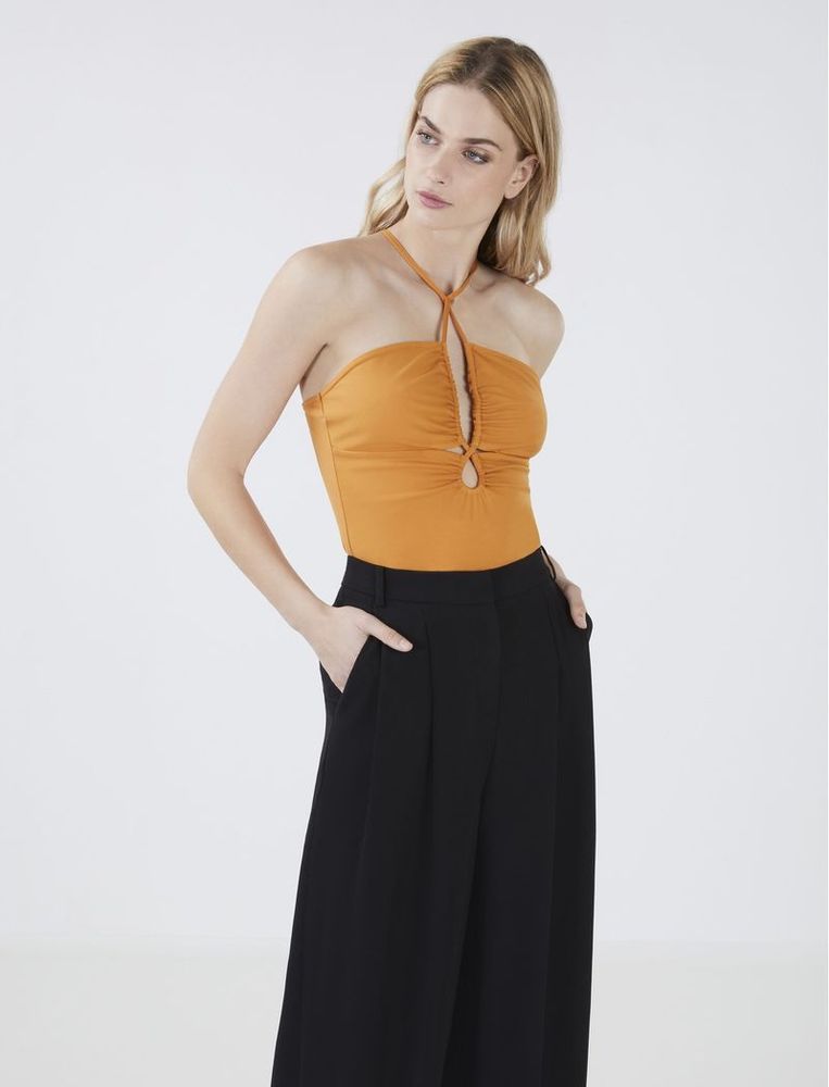 Blusa Halter con Abertura y Frunce