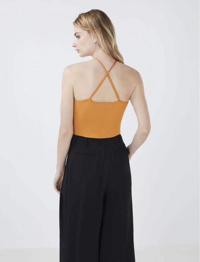 Blusa Halter con Abertura y Frunce