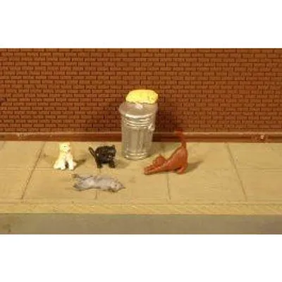 Bachmann Cats with Garbage Can (HO) #33107