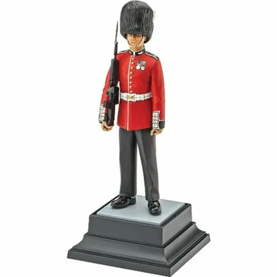 Queen's Guard #02800 1/16 Figure Kit by Revell