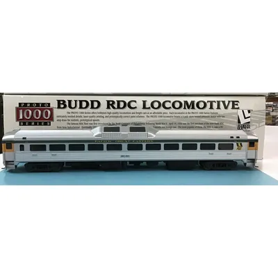 HO scale Budd RDC Locomotive Pacific Great Eastern (PRE OWNED)