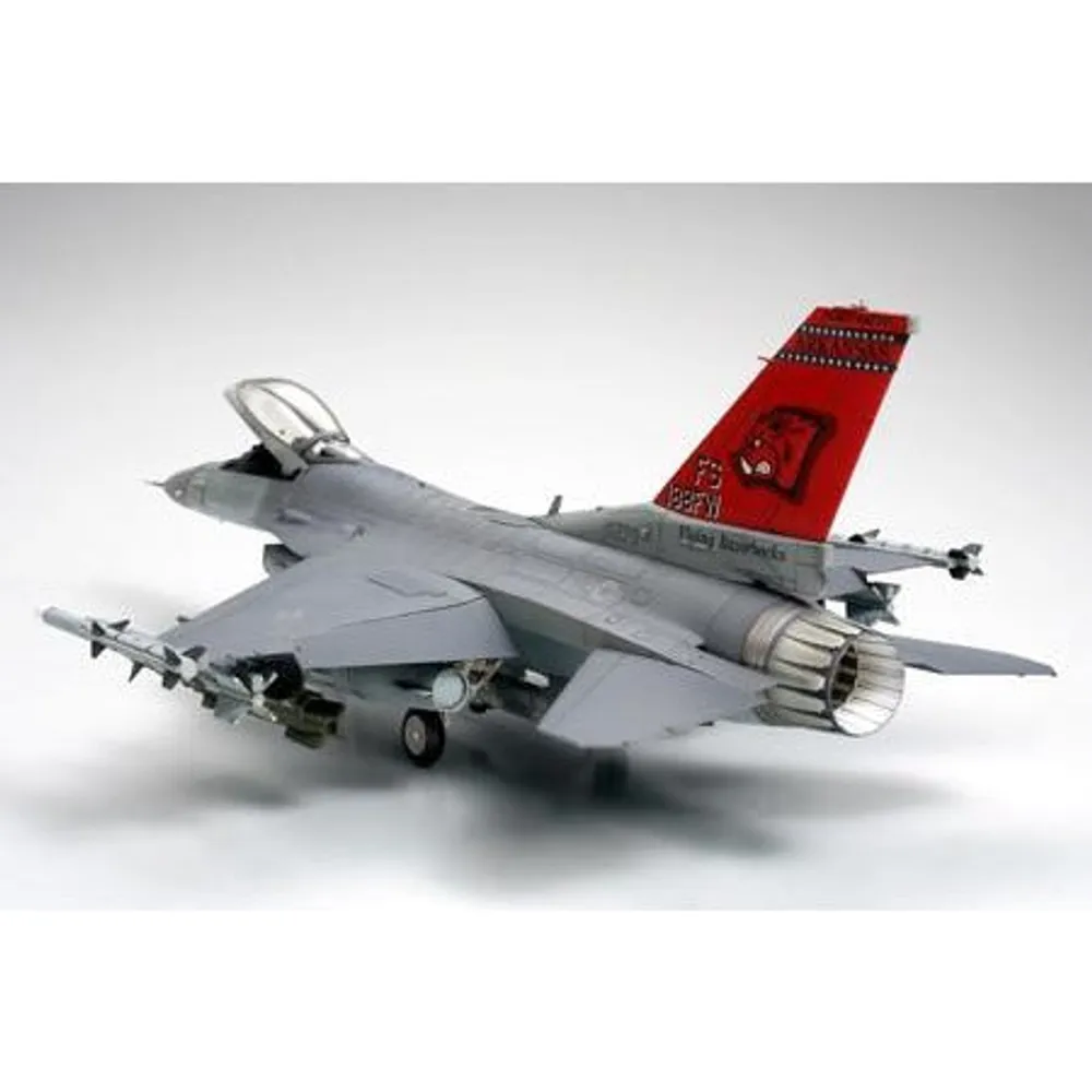 Lockheed Martin F-16C 1/48 #61101 by Tamiya