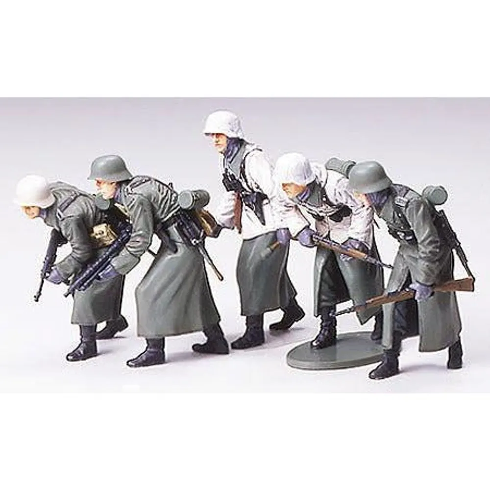 WWII German Assault Infantry w/ Winter Gear #35256 1/35 Figure Kit by Tamiya