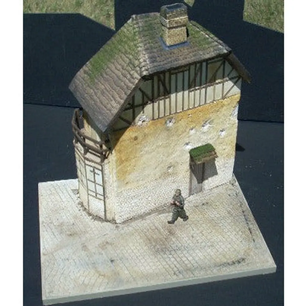 Juno 2-Story Beach House w/Base (8"x10.5") 1/35 by Diorama Plus