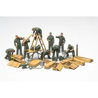 WWII German Tank Crew Field Maintenance Set #32547 1/48 Figure Kit by Tamiya