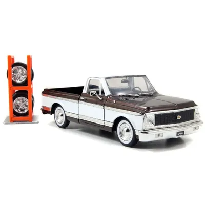 1/24 "Just Trucks" 1972 Chevy Cheyenne With Extra Wheels - Brown/White