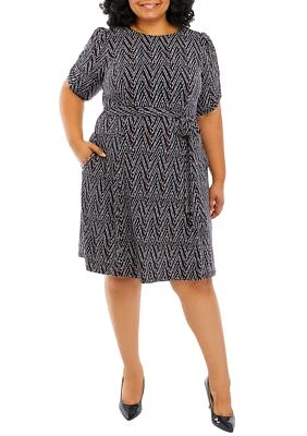 Plus Short Sleeve Chevron Printed Fit and Flare Dress
