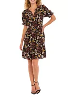 AGB Women's Short Sleeve Split Neck Tiered Printed Crepe Dress