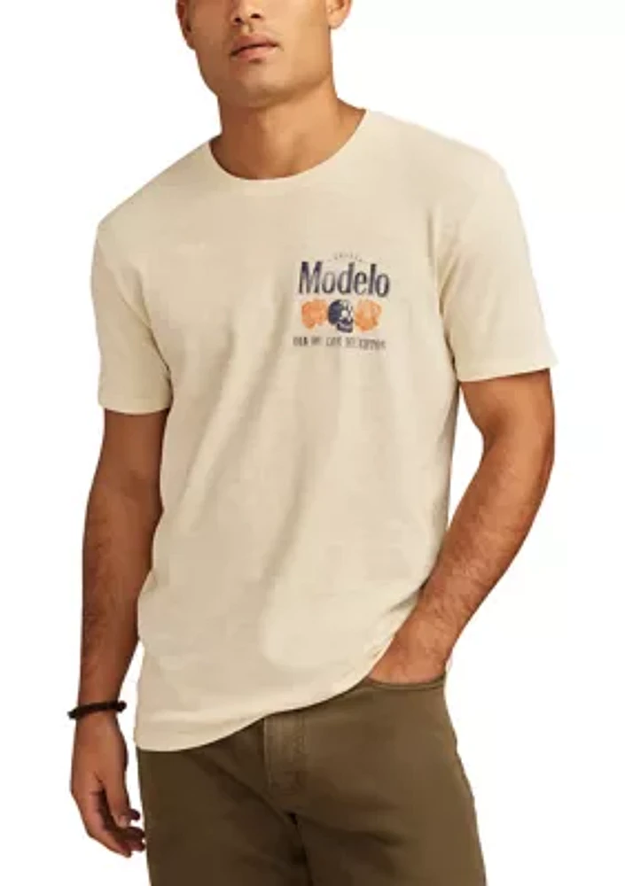 Modelo Raise One Graphic T-Shirt