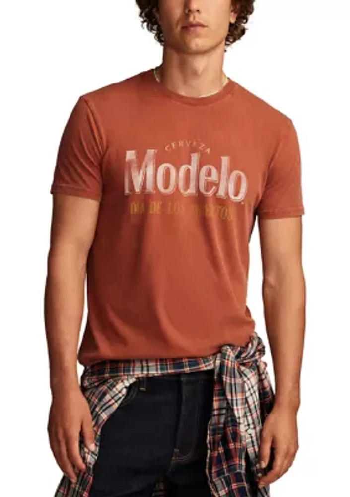 Modelo Bottle Graphic T-Shirt