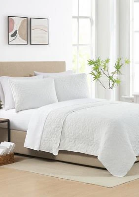 White Leaf Stitch Quilt Set