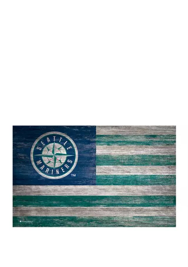 Belk MLB New York Yankees 11 in x 19 in Heritage Distressed Logo