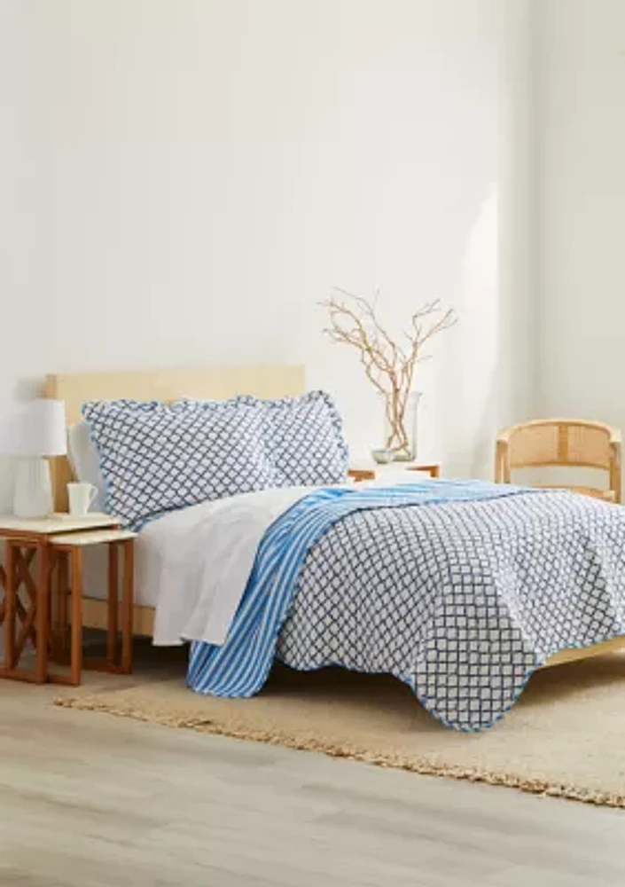 3 Piece Scallop Trim Quilt Set