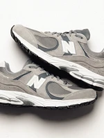 MENS NEW BALANCE 2002 SNEAKER - STEEL GREY
