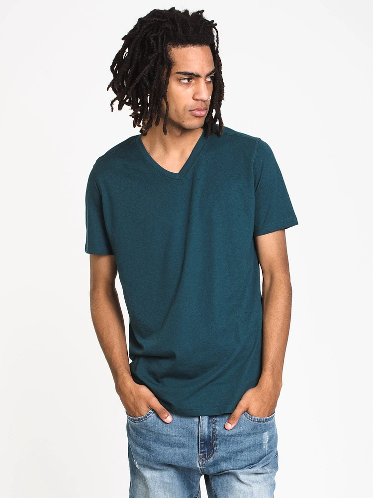 MENS VICTOR V NECK