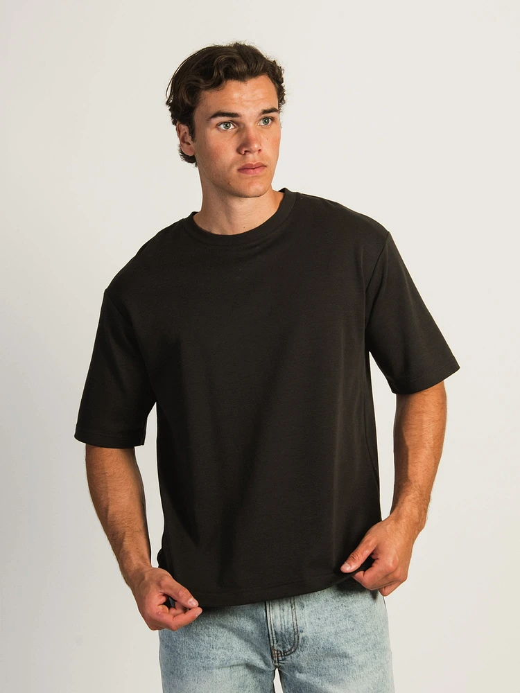 BOXY FIT TEE