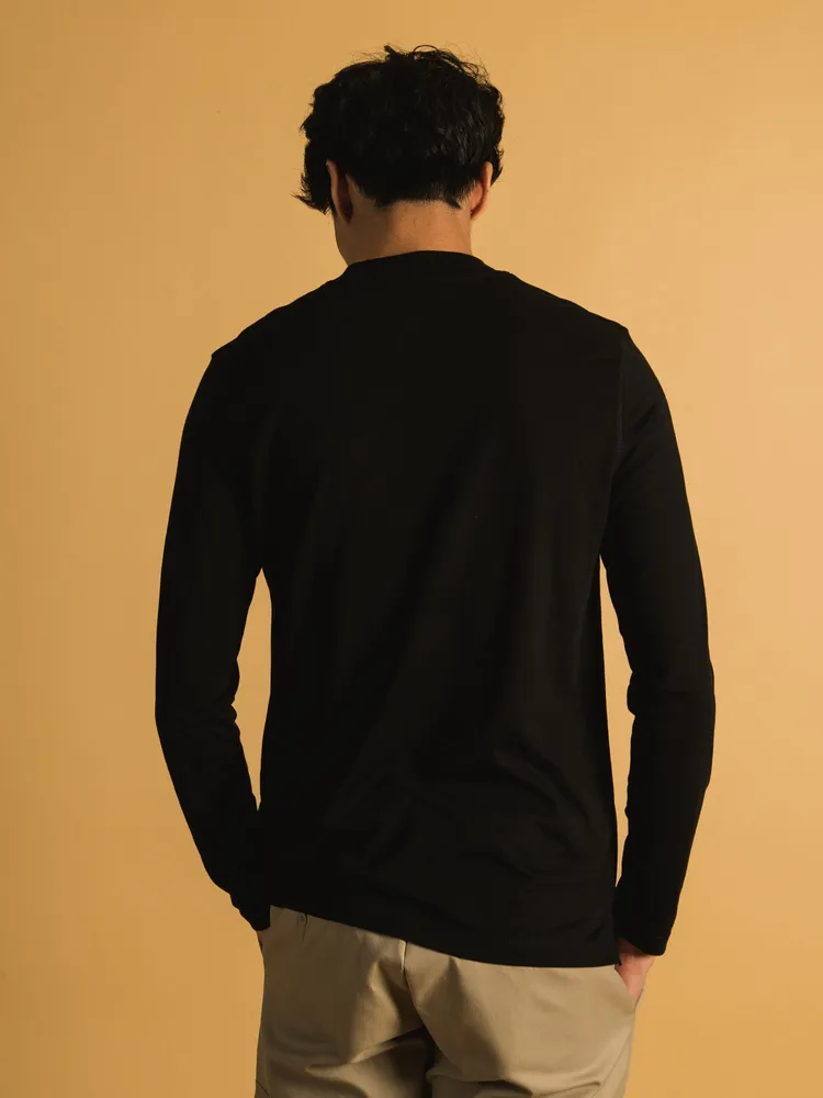 LONG SLEEVE MOCKNECK T-SHIRT