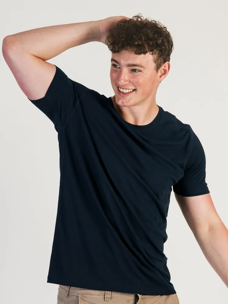 VICTOR CREWNECK TEE