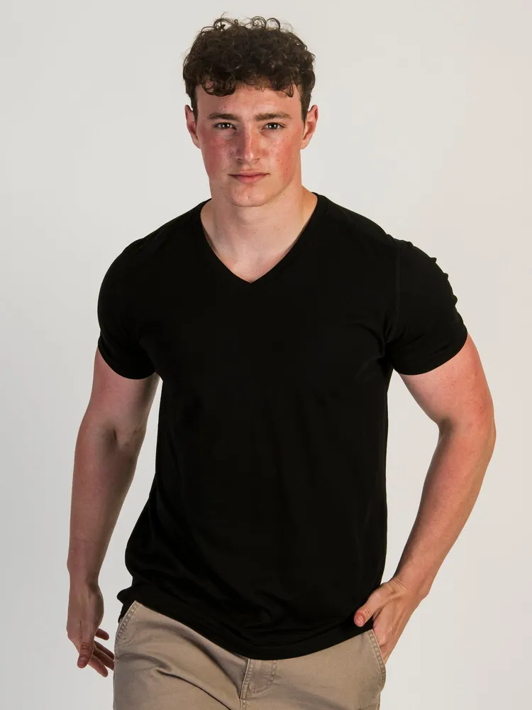 VICTOR V-NECK TEE - BLACK