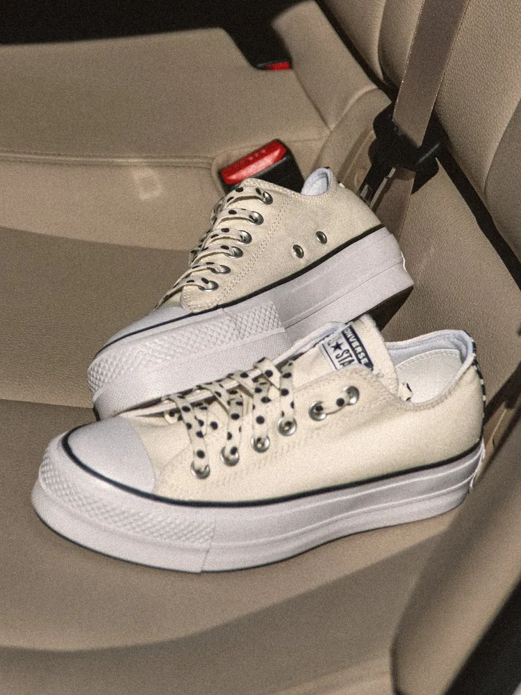 WOMENS CONVERSE CHUCK TAYLOR ALL-STARS LIFT OX - CLEARANCE