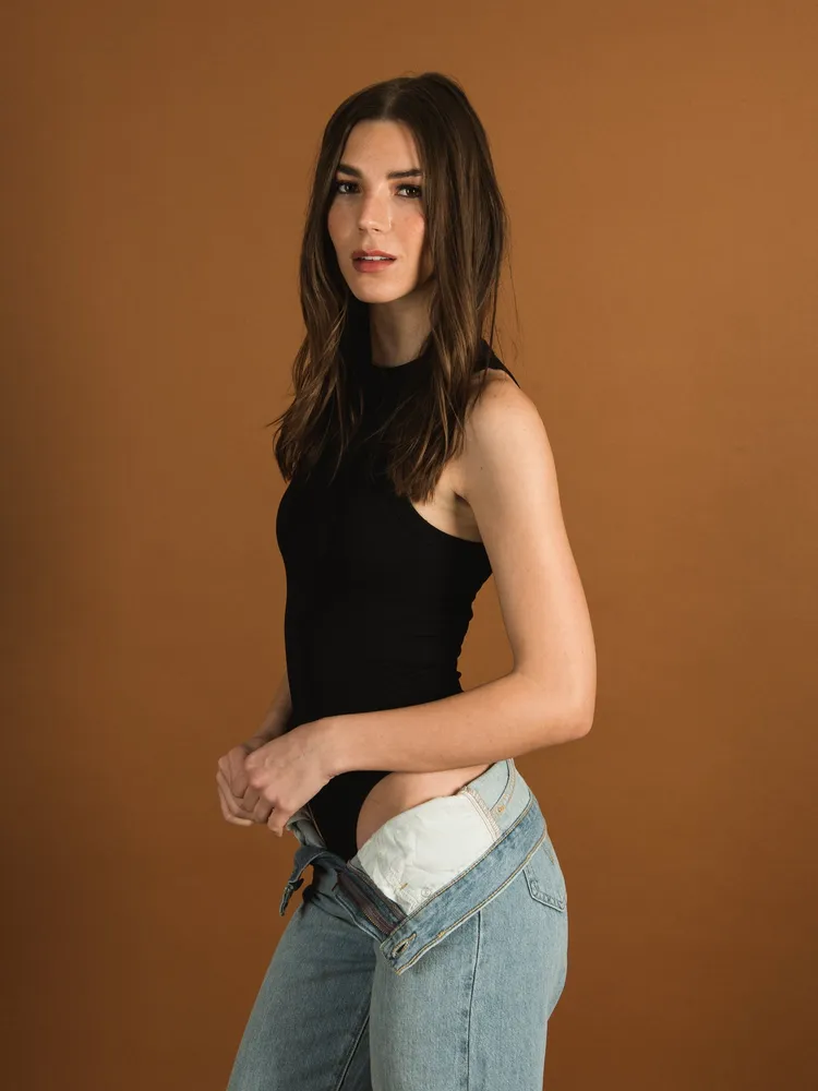 DYNAMIC HIGH SCOOPNECK BODYSUIT