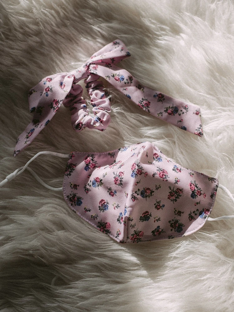 MASQUE ET NŒUD FLORAL
