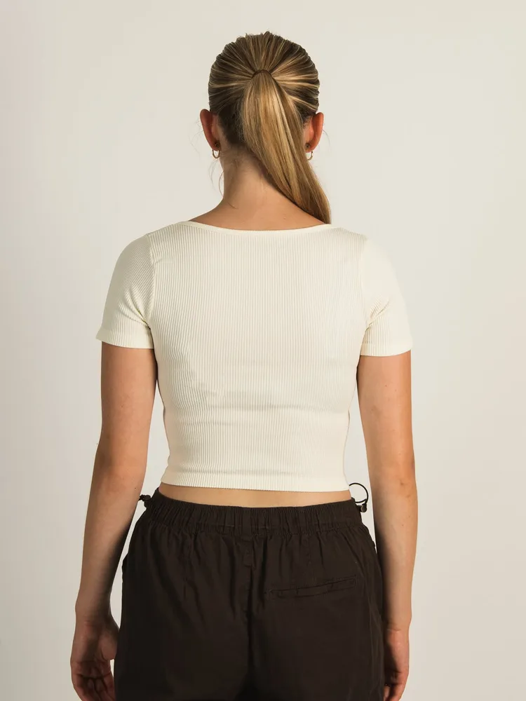 HARLOW SQUARE NECK SEAMLESS T-SHIRT - CREAM