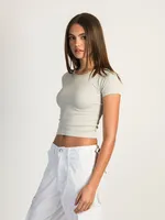 HARLOW RIBBED SEAMLESS TEE - ROCK CLEARANCE