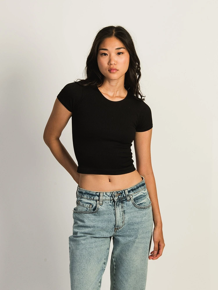 HARLOW RIBBED SEAMLESS TEE