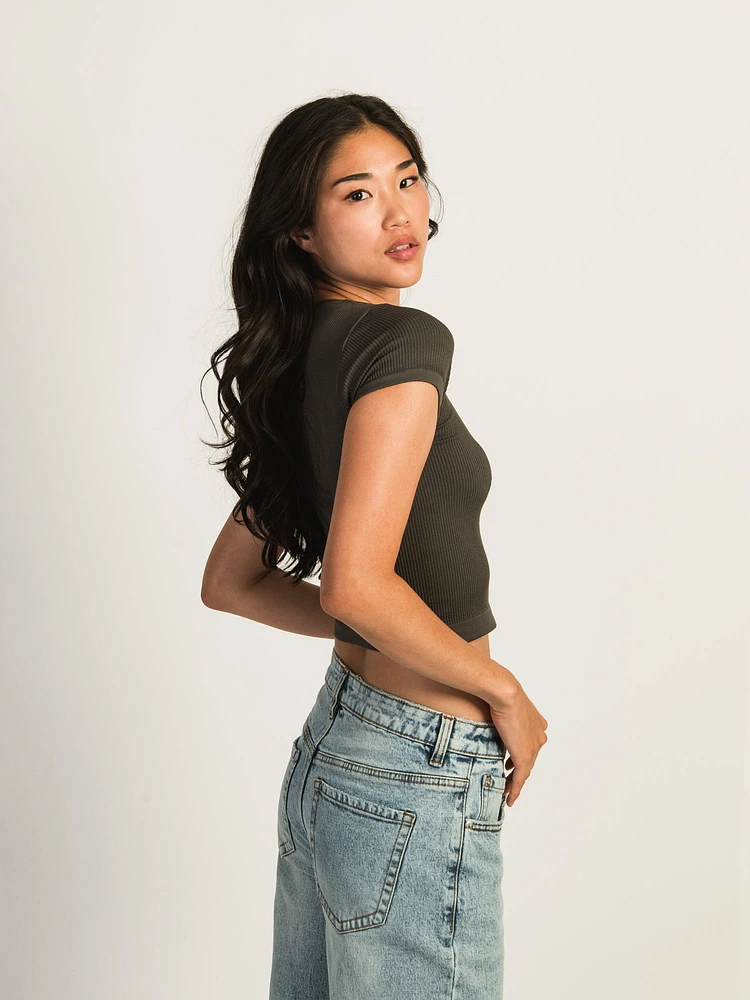 HARLOW RIBBED SEAMLESS TEE - CHARCOAL