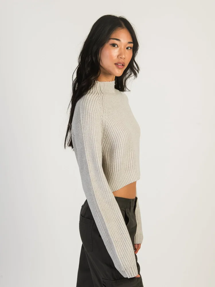 HARLOW SADIE MOCKNECK SWEATER - HEATHER GREY