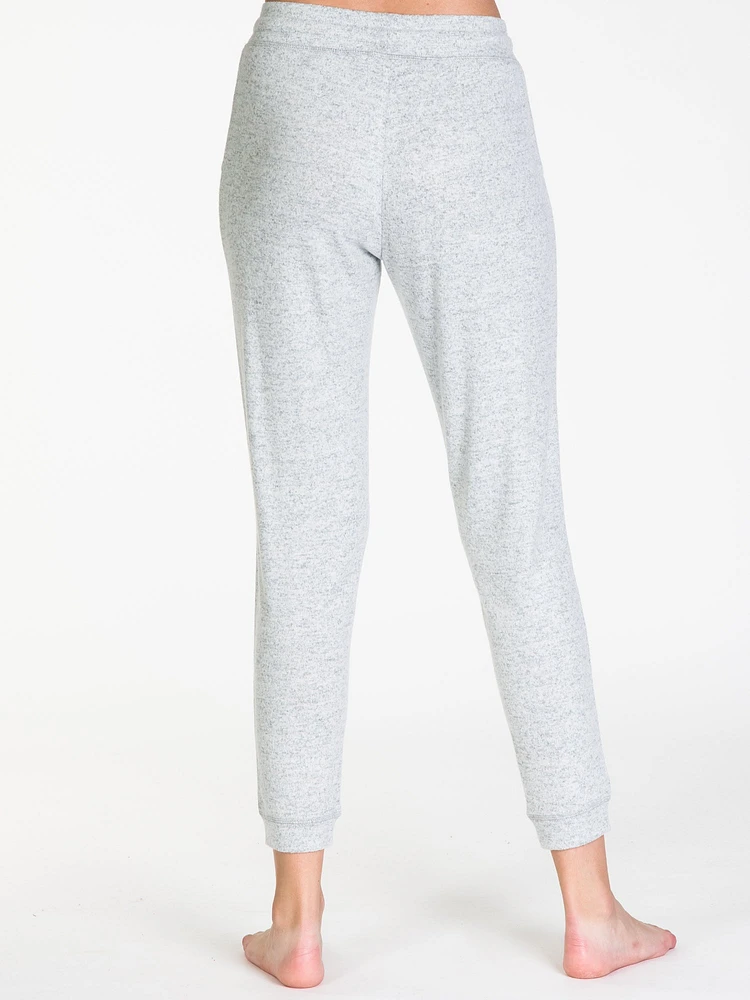 JOGGING EN PELUCHE OLIVE