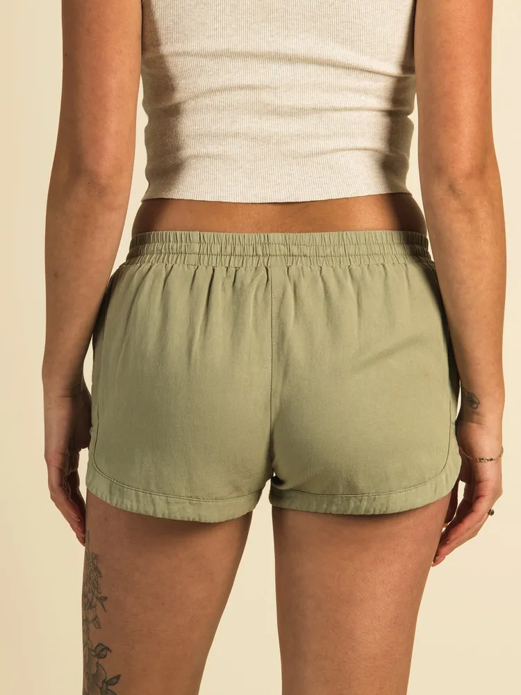 HARLOW SCALLOPED ELASTIC SHORT - CLEARANCE