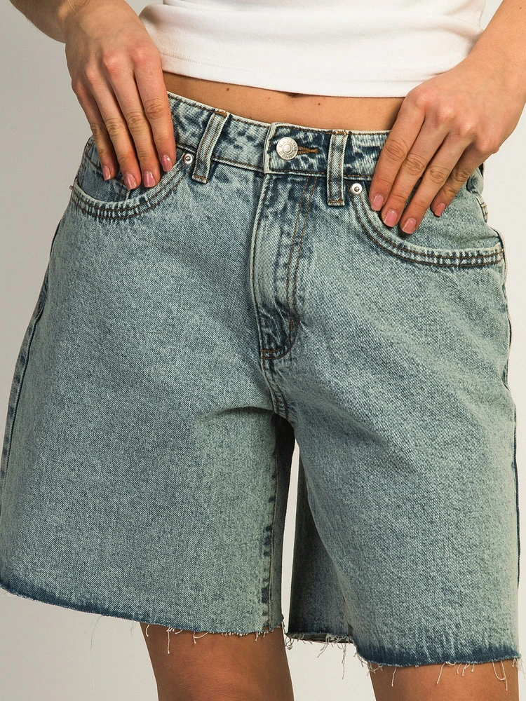 HARLOW JORT - LIGHT WASH DENIM