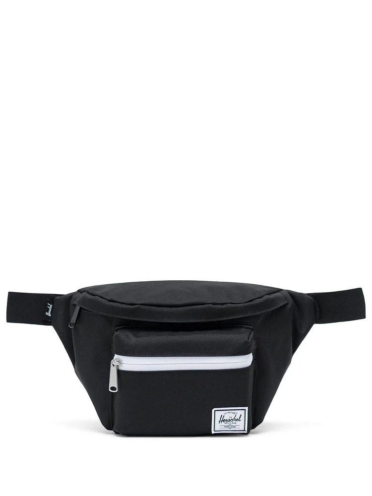 HERSCHEL SUPPLY CO. SEVENTEEN 3.5L HIPSACK - BLACK - CLEARANCE