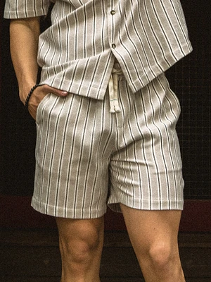SHORT TISSÉ EN FIL TEINT À RAYURES
