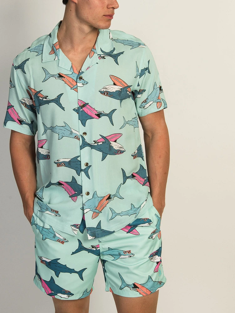 ISLAND HAZE SURFING SHARK SHORT SLEEVE WOVEN SHIRT - AQUA