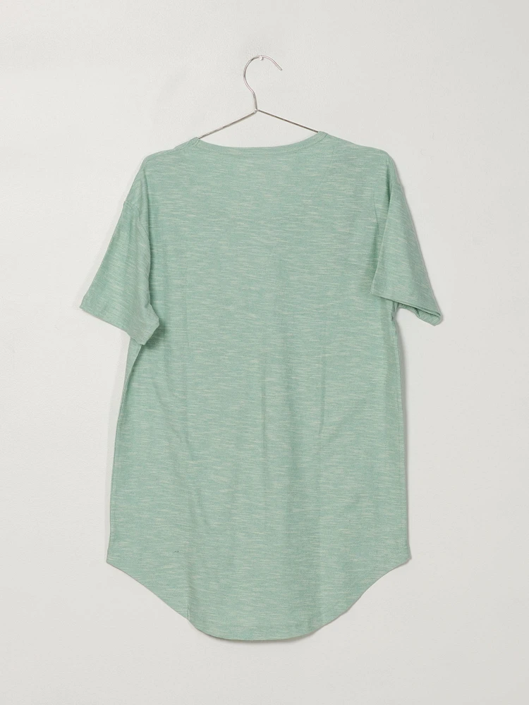 KOLBY TEXTURED LONGLINE TEE