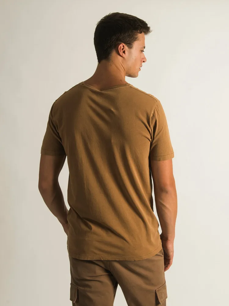 KOLBY GARMENT DYE SHORT SLEEVE POCKET T-SHIRT - CLEARANCE