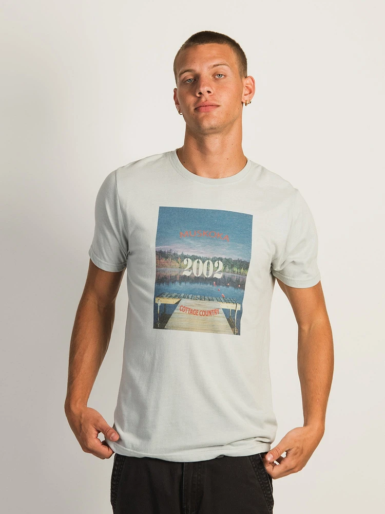 KOLBY GRAPHIC T-SHIRT- MUSKOKA